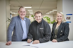 Hamilton City Council and Downer renew award-winning transport contract Hamilton City Council and Downer renew award-winning transport contract